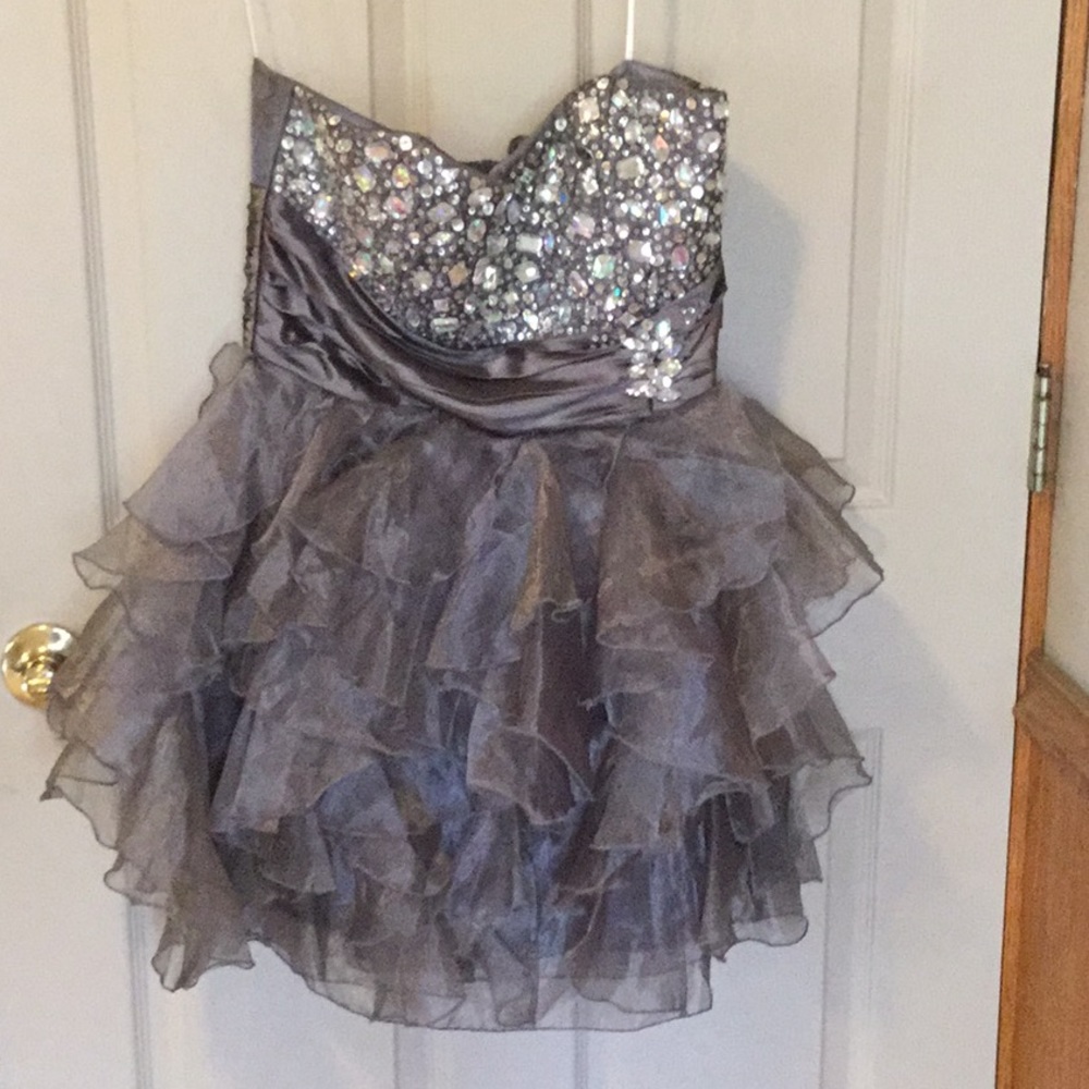 NWT! Short, strapless, grey dress